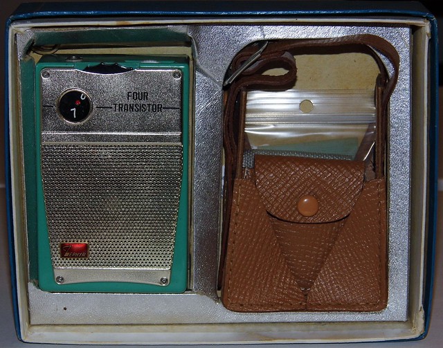 Vintage Zephyr Transistor Radio, Model 5T6, AM Band, 4 Transistors, Made in Japan, Circa 1959