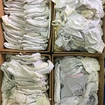 Verzameld aan de lopende band van het Leger des Heils, witte kleding voor "BOVEN HET MAAIVELD" Leeuwarden, 2018
