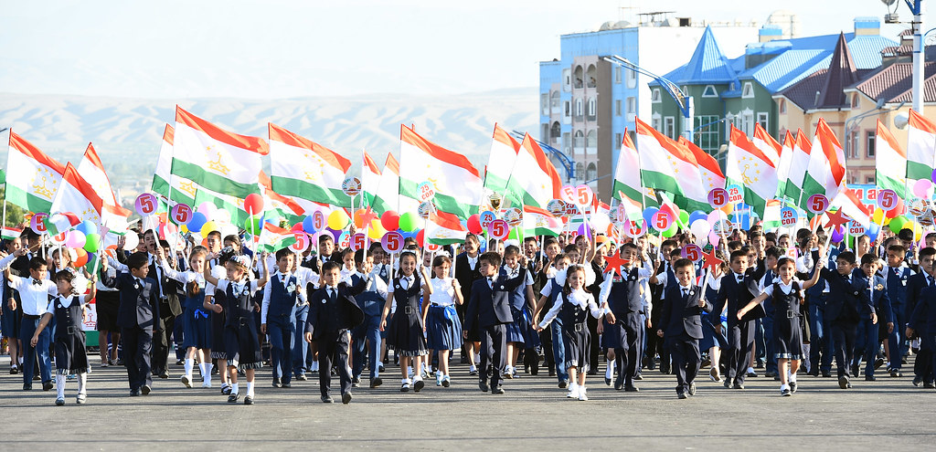 Таджикский молодежный. Молодежь Таджикистана. Нация Таджикистана. Молодежь Душанбе. День молодежи Таджикистана.