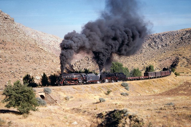 Double header feight train up to Kayseri