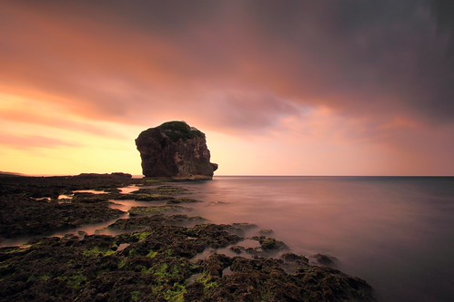IMG_1960 by KUEN-CHERNG, 船帆石晨曦即景
Sail rock dawn occasional verse