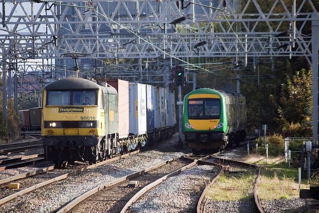 90016 and 170 504, Rugeley Trent Valley, October 2011