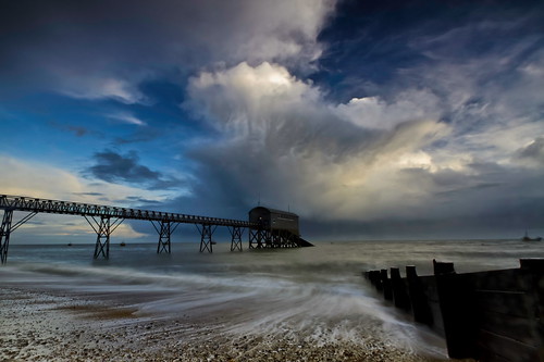 storm beach clouds day cloudy selsey davidjacobs lifeboatstation jakeof