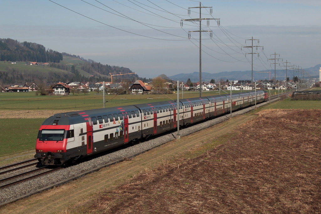 SBB Lokomotive Re 460 103 - 5 mit Taufname Heitersberg im … | Flickr