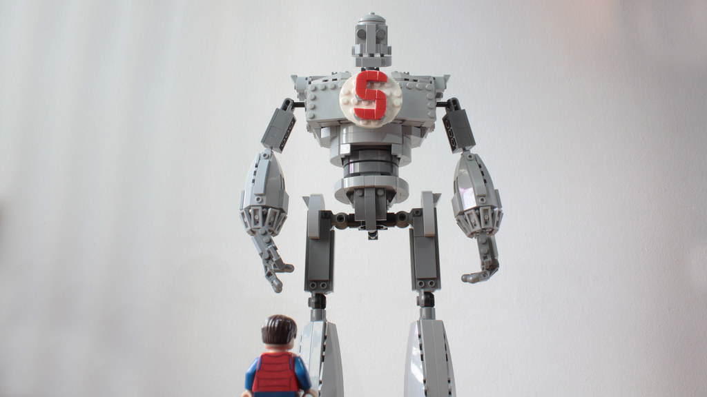Lego Iron Giant MOC.