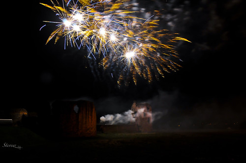 Fireworks at Flint Castle | Steve WARRILOW | Flickr