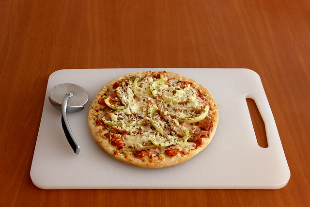 Pizza and cutter 1