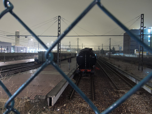 street city longexposure urban españa rain fog night train fence landscape photography photo spain rail railway trains scene leon raulvillalon canons95