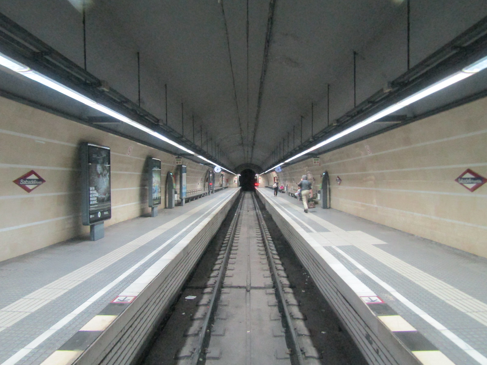 La estació de Sabadell-Rambla en tota la seva llargària.