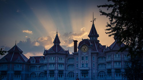 park blue sunset sky sun cinema paris france clock architecture clouds canon fun eos hotel soleil europe raw ray disneyland widescreen magic wide large entrance disney mickey ciel horloge rayon nuages cinematic paysage parc attraction lightroom 500d gilderic