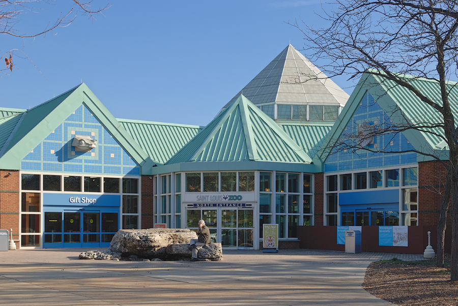 Saint Louis Zoo, in Forest Park, Saint Louis, Missouri, USA - entrance building