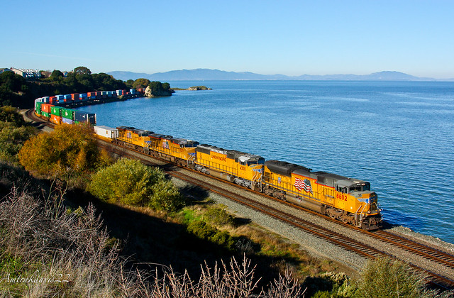 Union Pacific KOAMN Along the San Pablo Bay