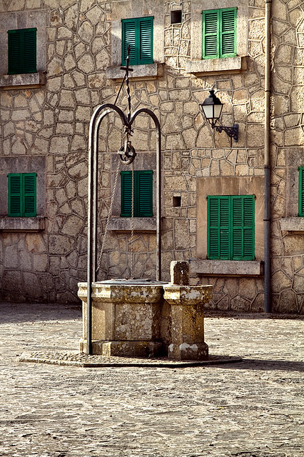 Patio y cisterna del Monasterio de Randa   -  Mallorca -