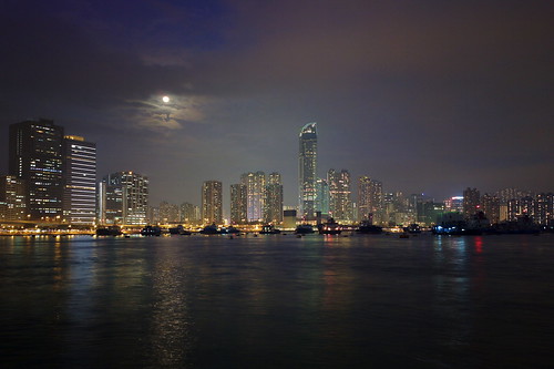 moon night nokia cloudy moonlight 808 pureview tsenwan 荃灣，夜，月光，如心廣場 cityoutofwater