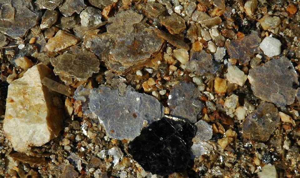 Muscovite mica & biotite mica derived from pegmatitic granite (Ruggles Pegmatite, Devonian; Ruggles Pegmatite Mine, New Hampshire, USA) 2