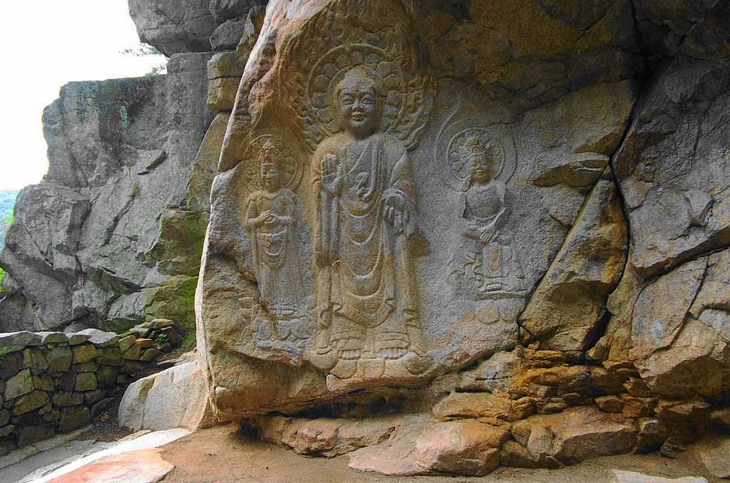 Chungcheongnam-do  Seosan's Rock-carved Buddha Triad ( Korean:  충청남도 서산 마애삼존불상,  忠淸南道  瑞山磨崖三尊佛像 )