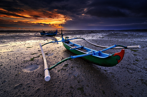 bali sun sunrise indonesia landscape boat nikon day cloudy wide tokina 09 lee nd land tuban pantai denpasar gnd jukung 1116mm d7000 hardgraduated