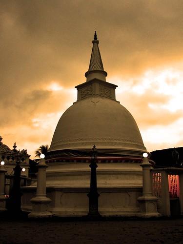 canon temple evening shrine stupa buddhist buddhism maha raja vihar ambalangoda vihara dimuth viharaya weerasekera