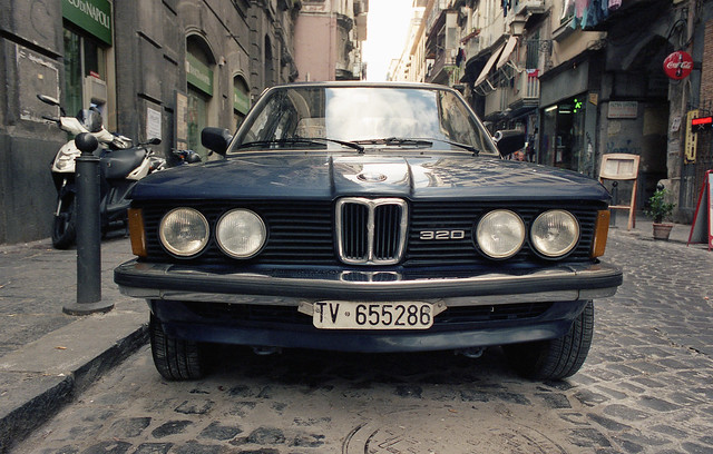 (BMW 320i)