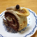 バナナ・コーヒー・ナッツ・ロールケーキ