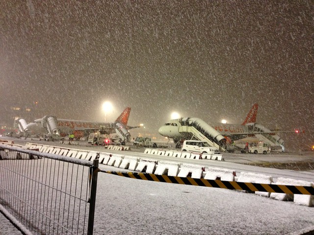 Easyjet sous la neige à l'Euroairport