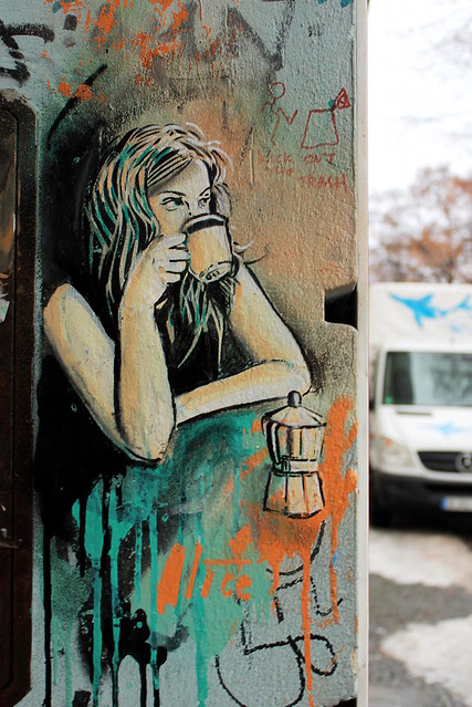 Alice Pasquini - Coffee Break - Streetart Berlin