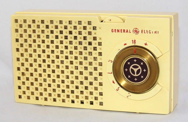 Vintage General Electric Transistor Radio, Model 676 (Ivory Cabinet), AM Band, 5 Transistors, Made In USA, GE's First Transistor Radio, Circa 1955