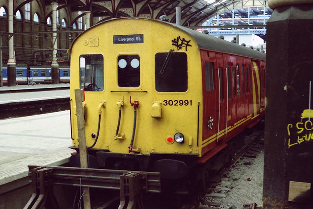 19890812 003 Liverpool Street. Royal Mail Liveried Class 302, 302991