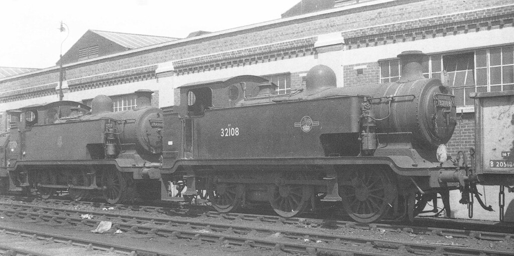 1958/05/18.  E2 class 0-6-0Ts 32108 & 32109 at Southampton New Docks.