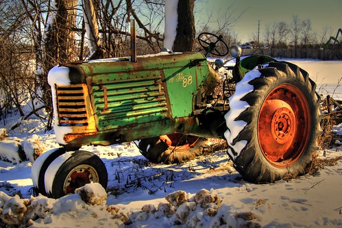 trees red snow tractor green yellow wisconsin canon oliver farm farming tires disk 88 disc wi janesville implement rowcrop janesvillewi t2i