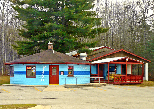 county blue trees house building nature café forest restaurant woods natural michigan scenic honor panasonic pizza pines burgers icecream round roadside interlochen subs benzie us31 scenicmichigan cafe“ fz18 jimflix inlandtownship “richs