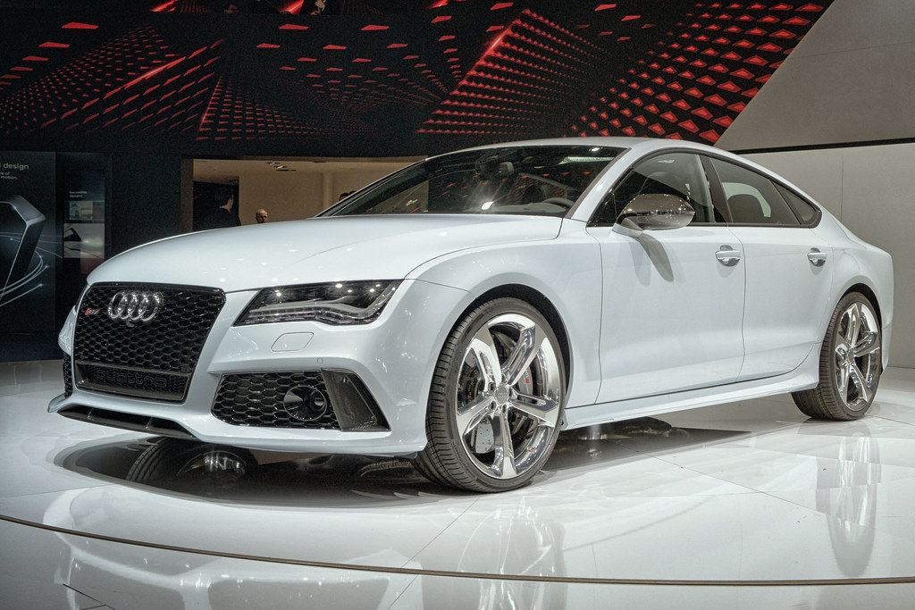Image of 2014 Audi RS 7 Sportback White Front Angle
