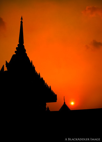 thailand bangkok colorphotography buddhisttemple crematorium totallythailand mygearandme watkhubon