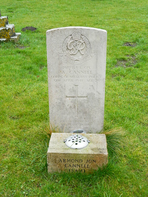 Fontmell Magna: CWGC gravestone (Dorset)