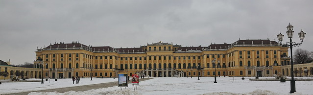 Schloss Schönbrunn (Winter, Frontview)