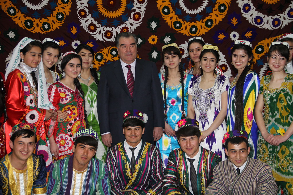 Сколько лет таджикски. Душанбе народ. Жители Таджикистана. Народности Таджикистана. Таджикский народ.