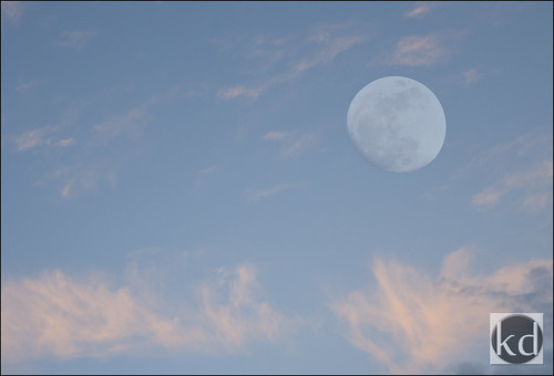 sunset moon clouds nikon bluesky luna crescent fullmoon solarsystem moonphases crescentmoon nightmagic impactcraters nikond90 wesleychapelfl nikond90club volcanicmaria