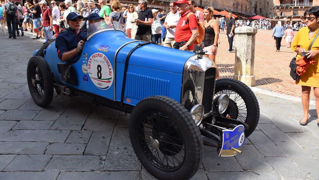 Passaggio da Piazza del campo delle Auto Storiche del Gran Premio Nuvolari 2016