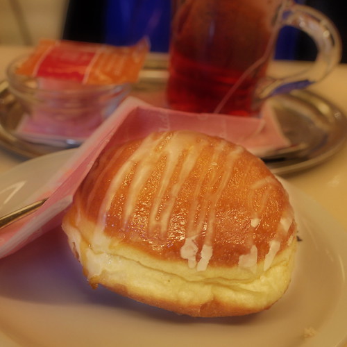 Vanilla Cruller ~ Vanille Krapfen - Aida Rotenturmstrasse Bermuda Dreieck Bermuda Triangle | by hedbavny