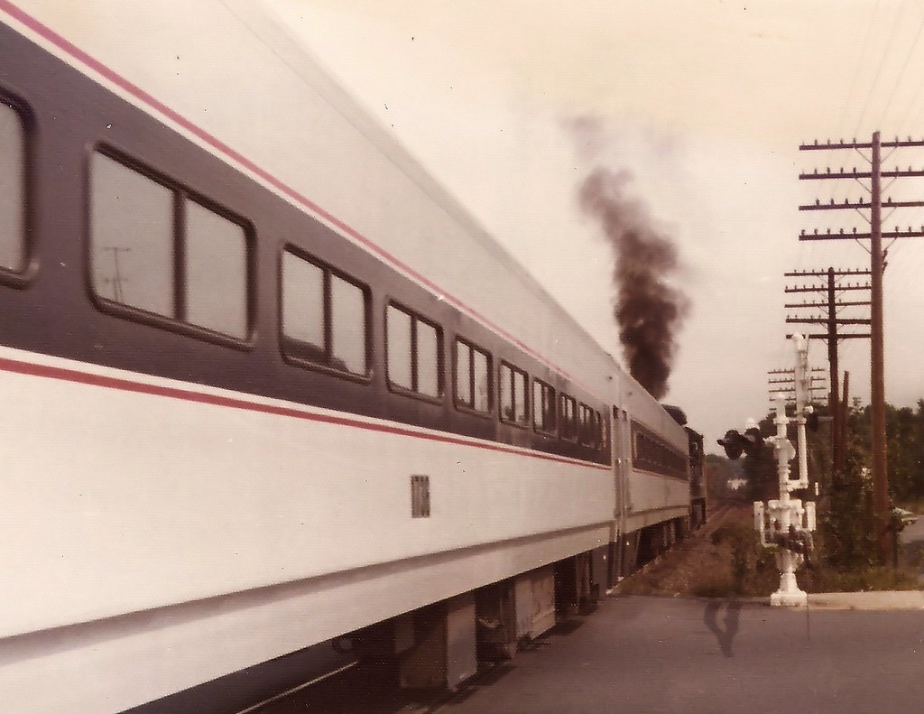 An Erie-Lackawanna/NJDOT train leaves Glen Rock