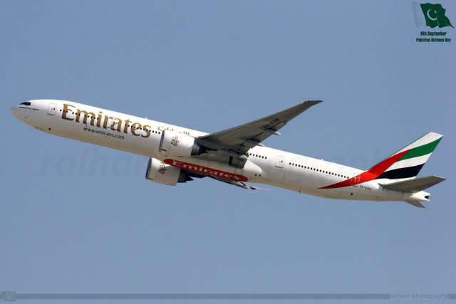 Emirates - Boeing 777-31HER - A6-EGK