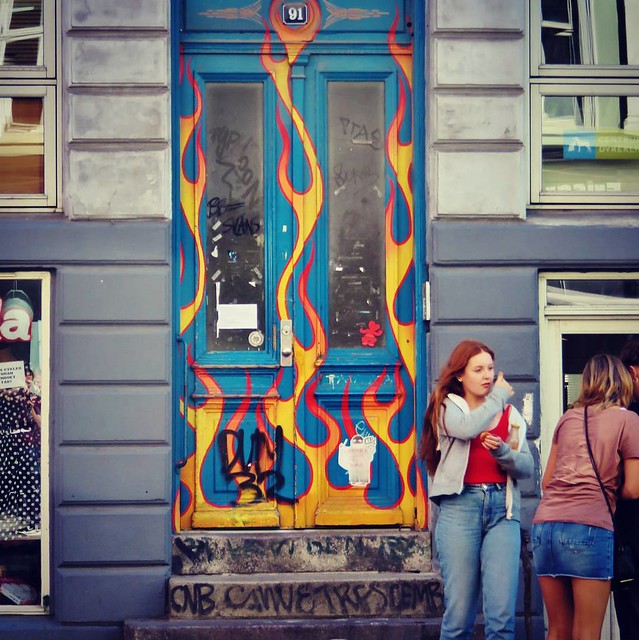 Stay #calm, the #house is on #fire - #copenhagen #denmark #streetart #graffiti #urbanart #graffitiart #urbanart_daily #graffitiart_daily #streetarteverywhere #streetart_daily #wallart #streetartdenmark #streetartcopenhagen