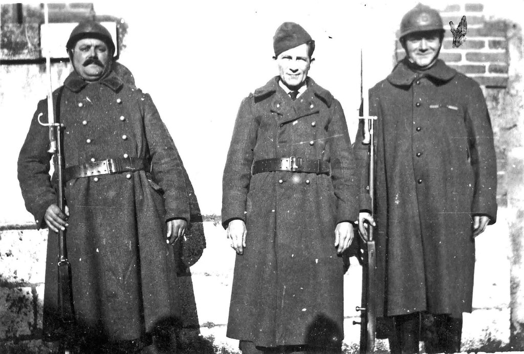 1940, France, 3 soldats français prennent la pose