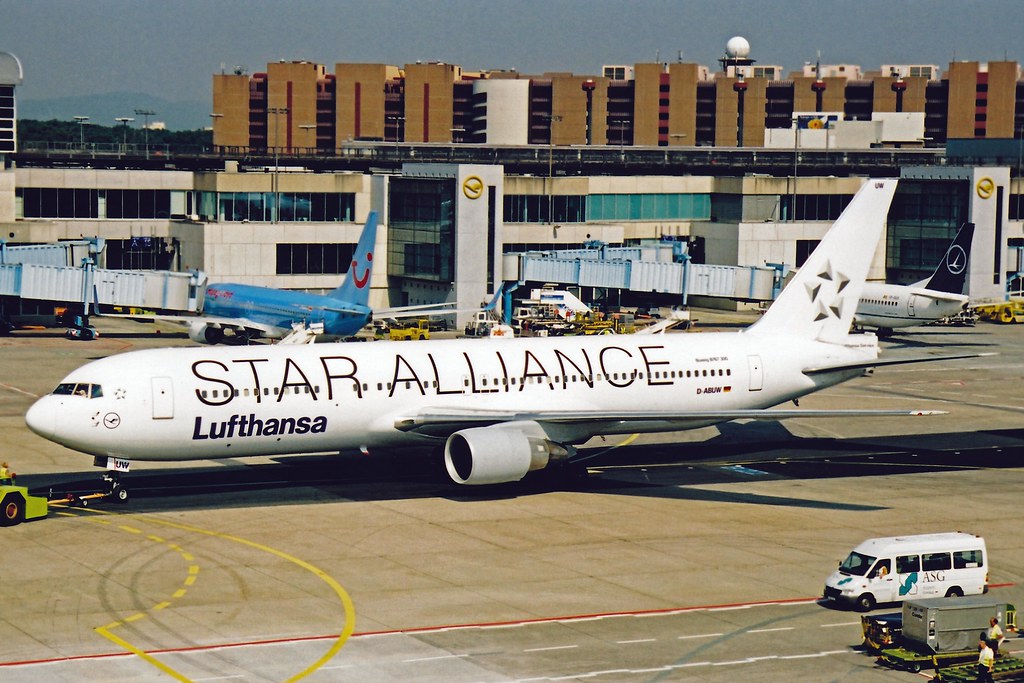 D-ABUW B767-3Z9ER Lufthansa(Star Alliance) FRA 04AUG03