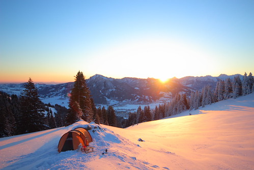 Kalte Nacht in den Allgäuer Bergen by akpictures777, schnee winter berge sonnenaufgang zelt allgäu