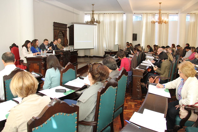 Na reunião do Fórum Estadual de Educação, na UFPR em Curitiba