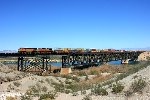 bnsf ge c449w locomotive stacktrain bridge coloradoriver transcon topock arizona california
