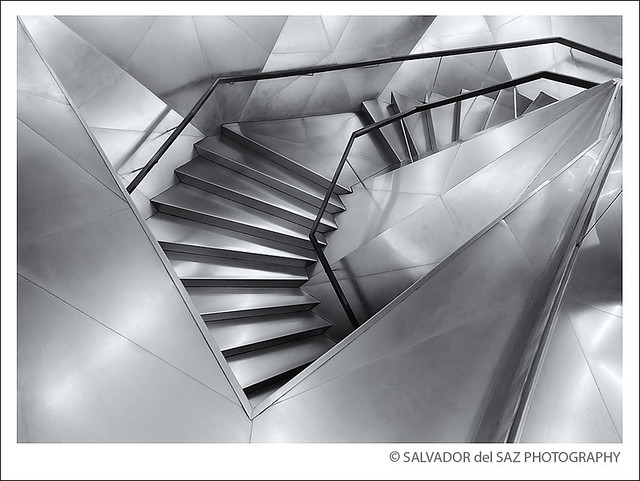 CaixaForum's metal staircase 3/3