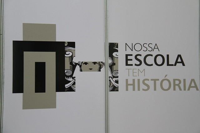 Na assinatura do Decreto que cria o Museu da Escola Paranaense e abertura da Exposição Nossa Escola tem História