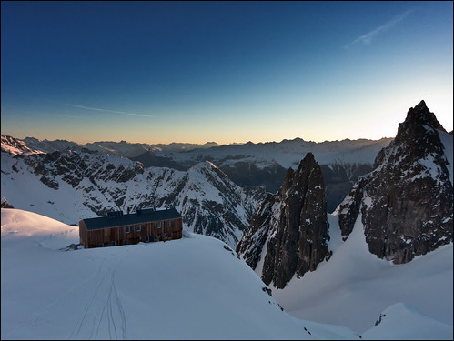 winter snow ski mountains sunrise schweiz switzerland suisse hut wallis cabane valais montagnes saleinaz pleureuses